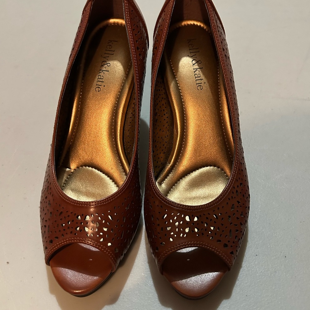 Kelly & Katie Women's Tan Peep Toe Heels
